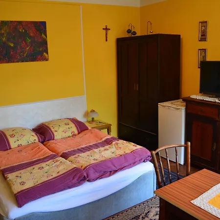 Alojamento de Acomodação e Pequeno-almoço Privat Henry 2*