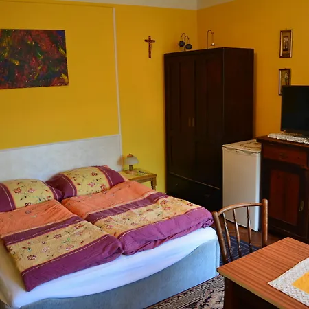 Privat Henry 2* Lipótszentmiklós